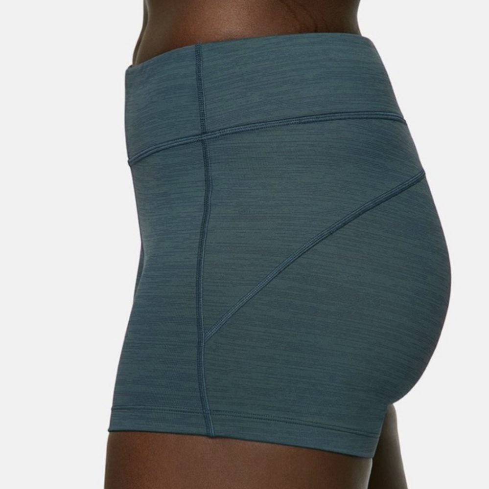 Outdoor Voices Shorts in Green - Size Small